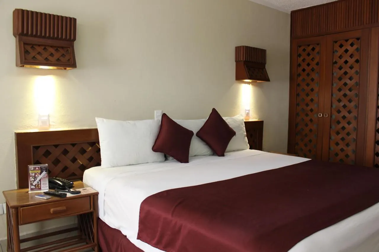 Hotel Plaza Kokai Cancun 4*,